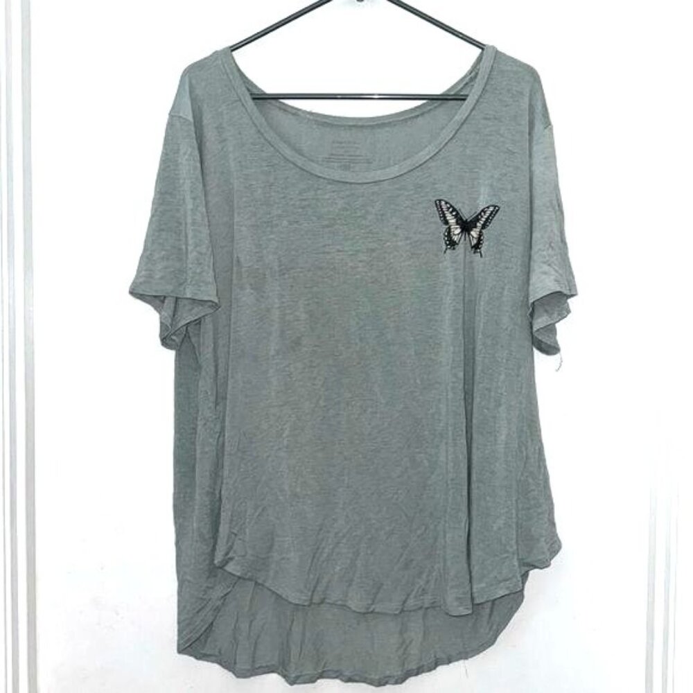 Womens Gray Butterfly Graphic Top 2X By Socialite Short Sleeves Round Neck High-